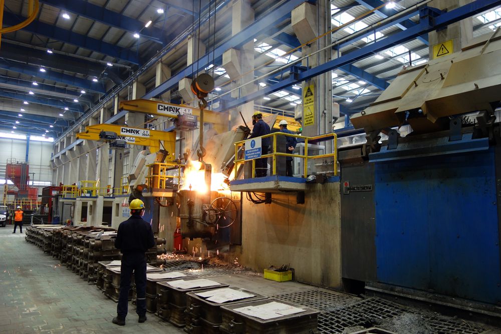 Foundry floor during tapping, moulds lined up along the bay