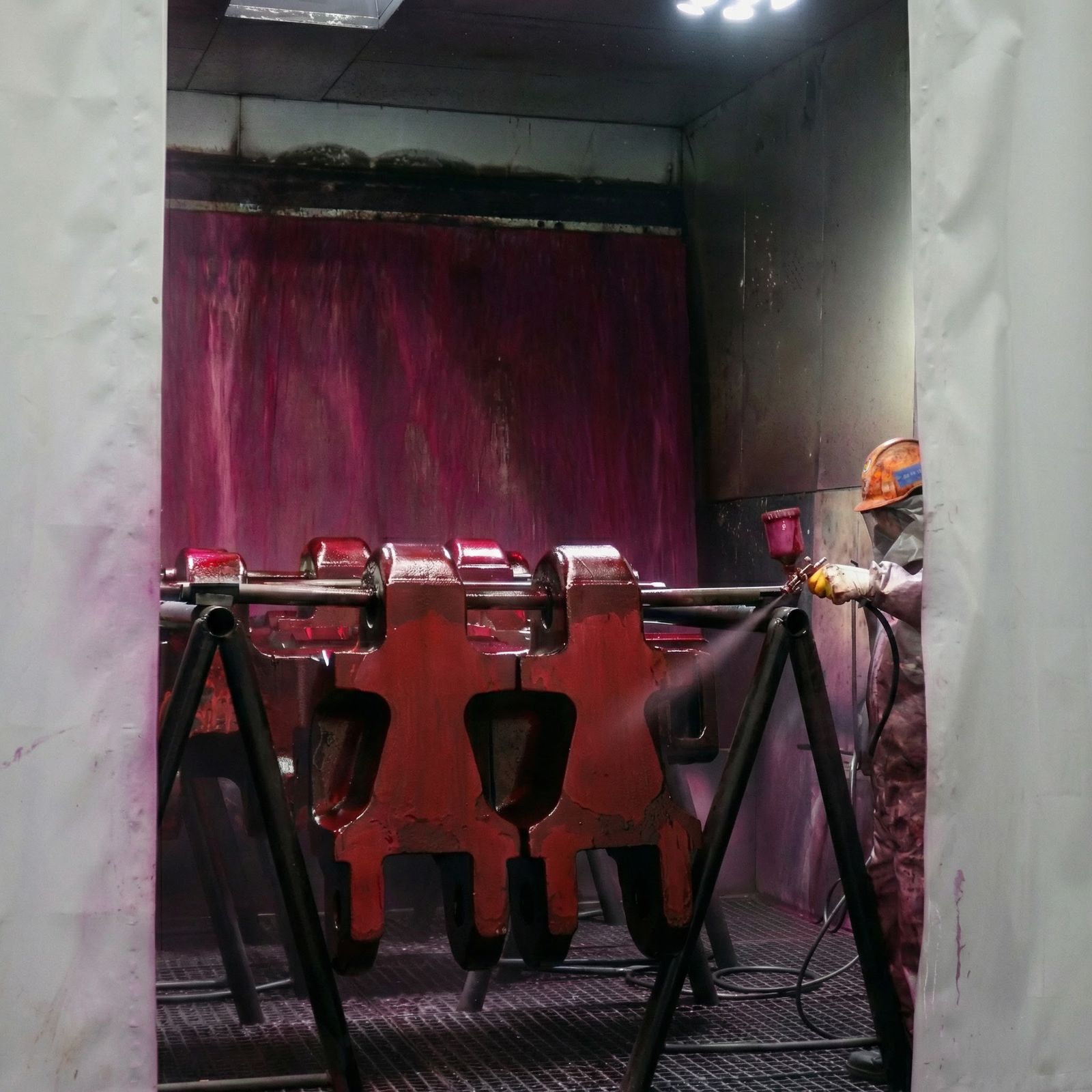 Liquid penetrant NDT on a casting