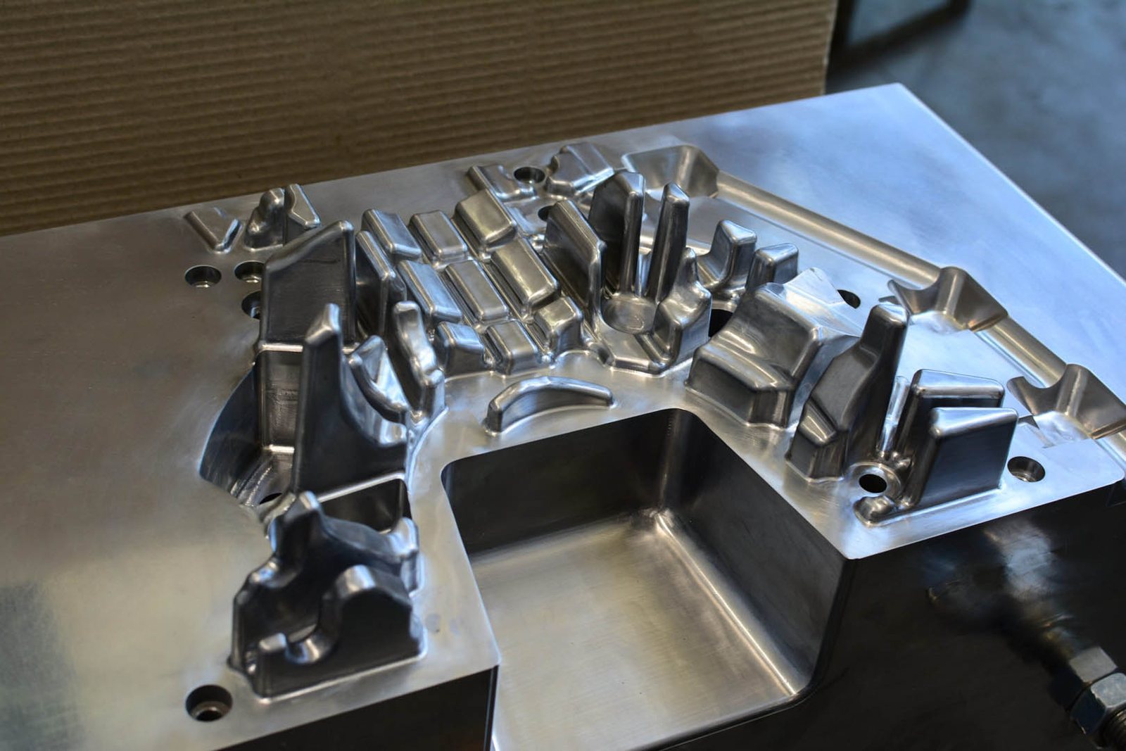 Complex five-axis machined plate with pocketed geometry